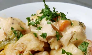 Pui şi biscuiţiti, reţetă la slow cooker jpeg