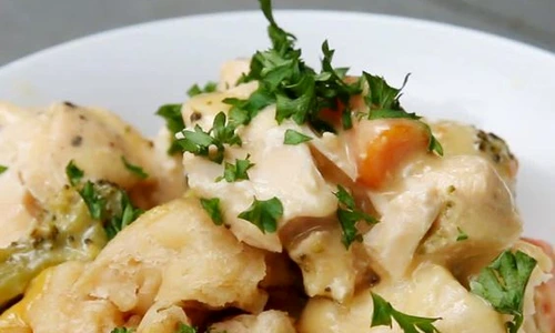 Pui şi biscuiţiti, reţetă la slow cooker jpeg