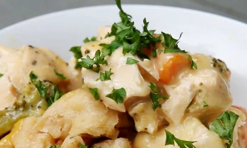 Pui şi biscuiţiti, reţetă la slow cooker jpeg