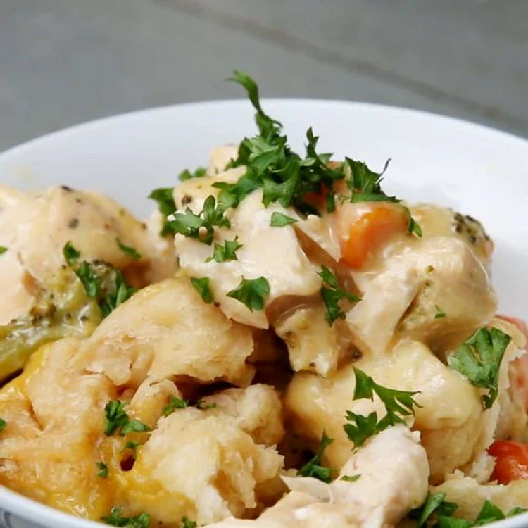 Pui şi biscuiţiti, reţetă la slow cooker jpeg