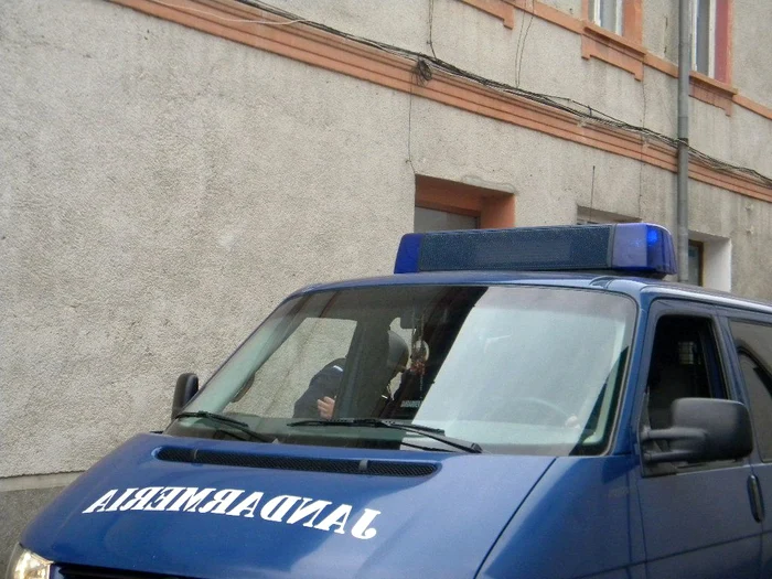 Zeci de amenzi date de jandarmi au fost transformate în ore de munca