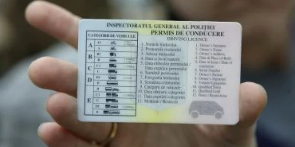 Un şofer carea făcut accident lângă Tîrgovişte este bănuit că a luat permisul fraudulos