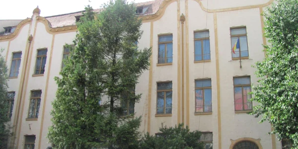 Clădirea datează de la începutul sec al XIX-lea