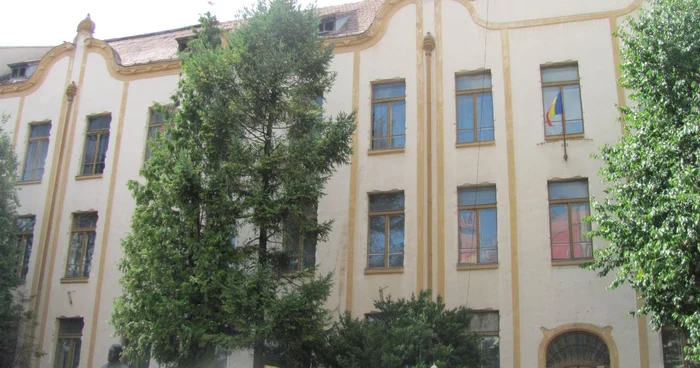 Clădirea datează de la începutul sec al XIX-lea