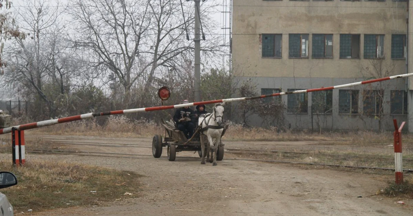 Bariera de la capătul străzii Ghighiului arată unde se termină Ploieştiul