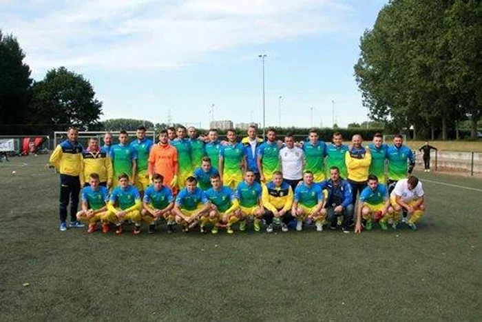 Stanciu şi Chipciu sunt suţinuţi la fiecare meci de către o mulţime de români stabiliţi la Bruxelles. Sezonul trecut au fost cu toţii bucuroşi, Anderlecht ieşind campioanăFoto Click!