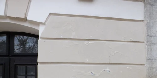 cade tencuiala de pe palatul din turnu severin FOTO Corina Macavei 