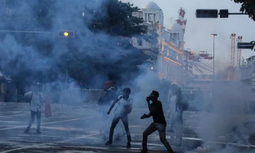 Proteste Sri Lanka tun apa lacrimogene confruntari strada 9 iulie 2022 FOTO EPA-EFE
