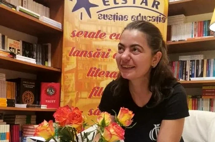 Cristina Dinu se simte  cel mai bine în lumea  cărţilor, sursa  inspiraţiei sale