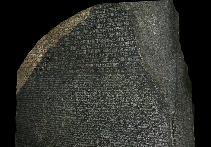 15 iulie: În urmă cu 226 de ani, a fost descoperită Piatra din Rosetta - cheia descifrării hieroglifelor egiptene