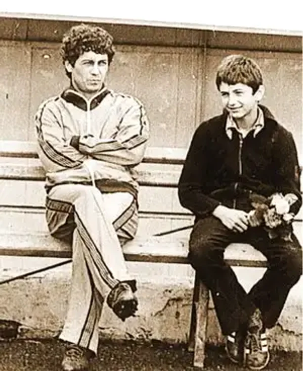 Mircea și Răzvan Lucescu, înainte să devină antrenori de renume. Foto Arhivă personală