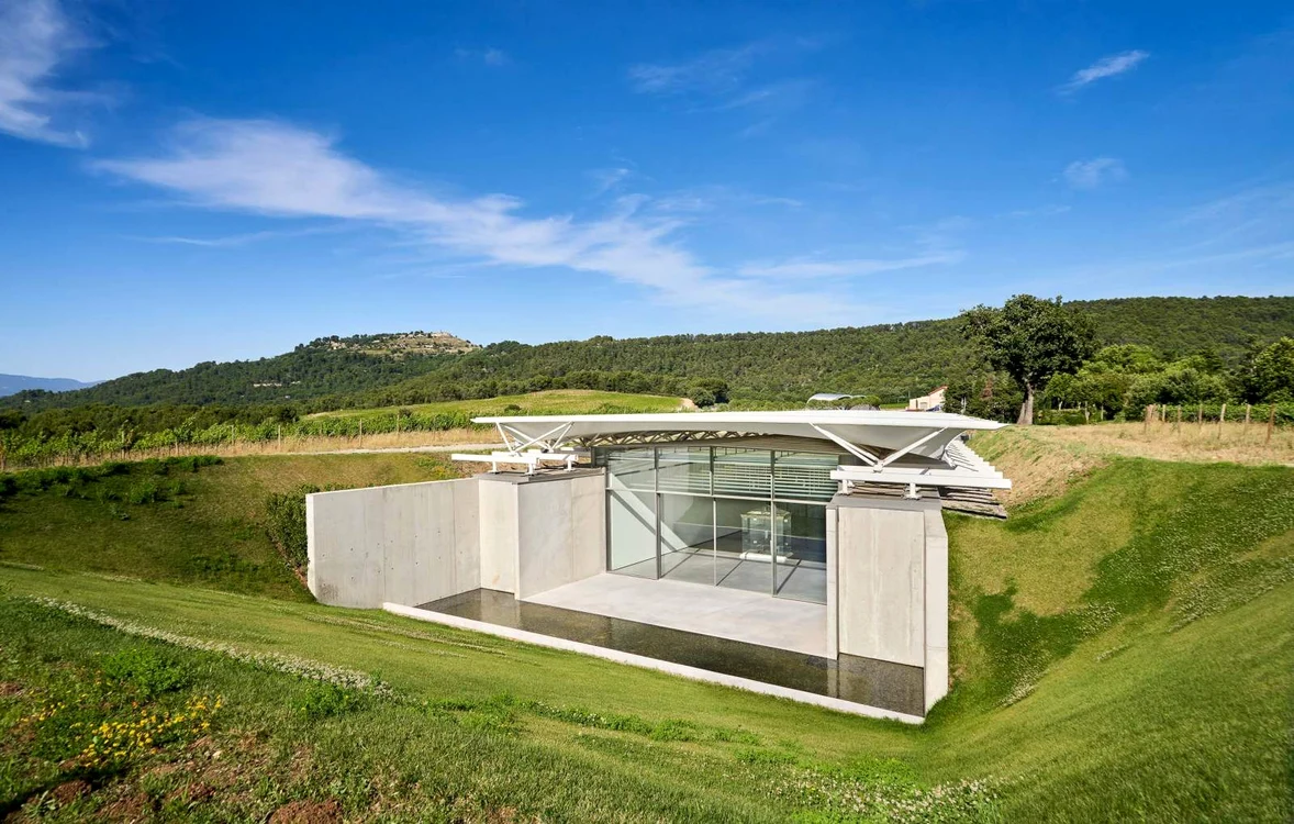 Un pavilion expoziţional care se contopeşte cu spaţiul-gazdă; opera lui Renzo Piano