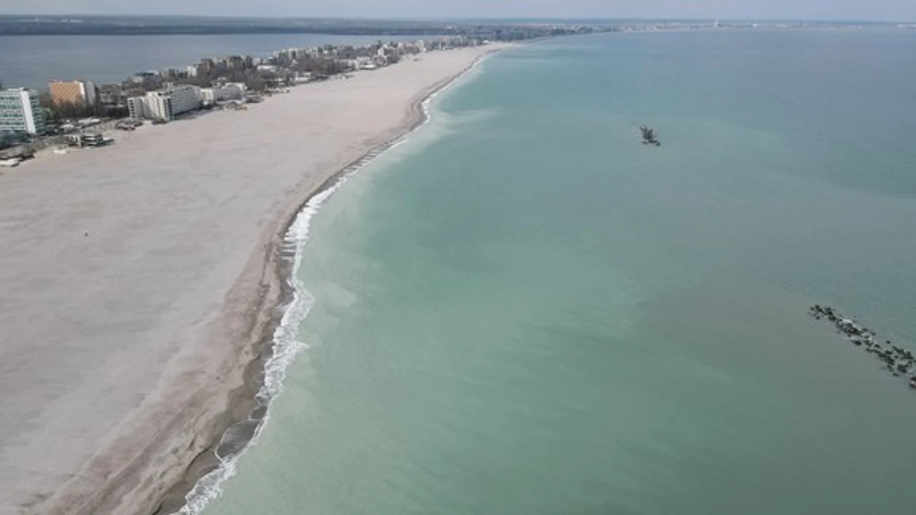 În locul apei, acum a apărut plajăFotografii: Apele Române Dobrogea Litoral