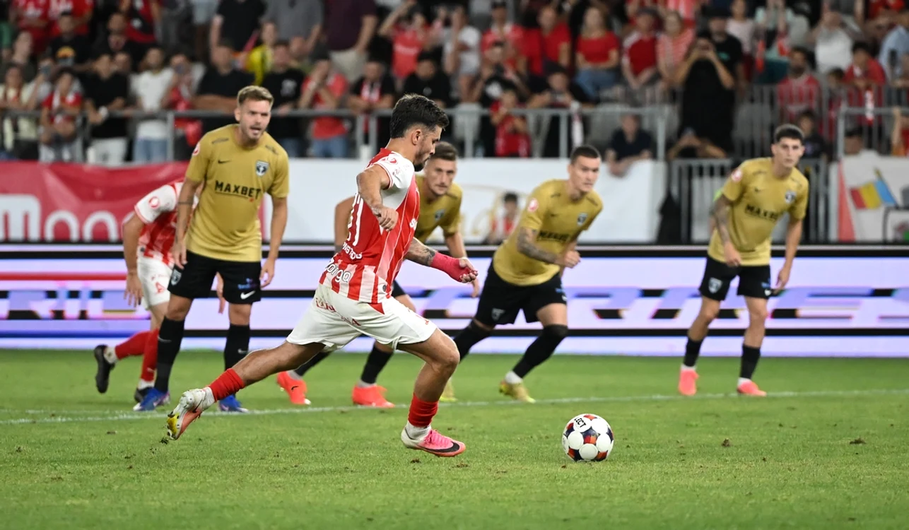 Daniel Armstrong (roșu) a deschis scorul pentru alb-roșii (FOTO: Sportpictures)