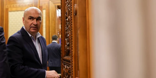 Reprezentanți ai PSD, PNL, USR, UDMR și ai minorităților naționale fac declarații de presă la finalul unei ședințe la Palatul Parlamentului, în București. FOTO Inquam Photos / Octav Ganea