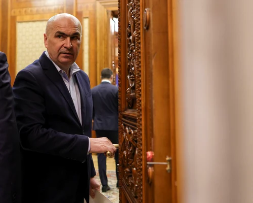 Reprezentanți ai PSD, PNL, USR, UDMR și ai minorităților naționale fac declarații de presă la finalul unei ședințe la Palatul Parlamentului, în București. FOTO Inquam Photos / Octav Ganea