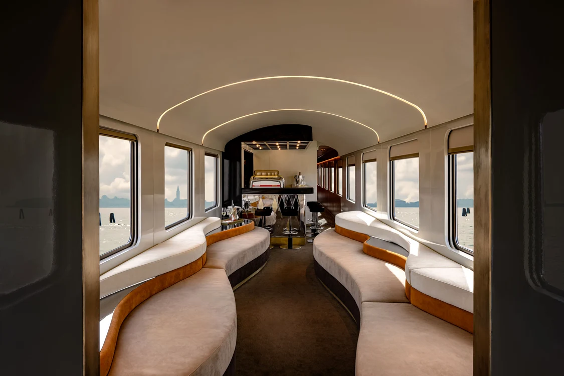 Trenul de lux “La Dolce Vita Orient Express” din Italia. Sursă foto: Orient-Express.com