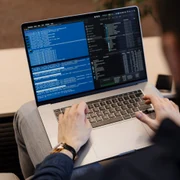 Programator IT Foto Freepik com jpg