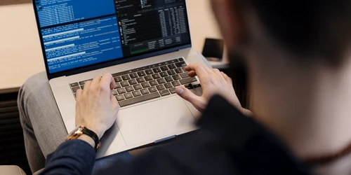 Programator IT Foto Freepik com jpg