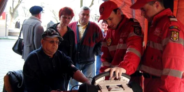 Paramedicii au oferit consultaţii gratuite.  