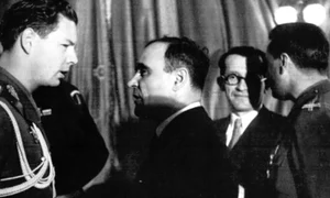 Forțat de împrejurări și amenințat de sovietici că Transilvania nu va fi retrocedată României, Regele Mihai va accepta constituirea guvernului Petru Groza jpeg