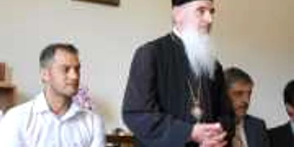 Cristi Dulca (stânga) alături de PS Vasile Someşanul (centru) şi preşedintele CJ Cluj, Horea Uioreanu (dreapta)