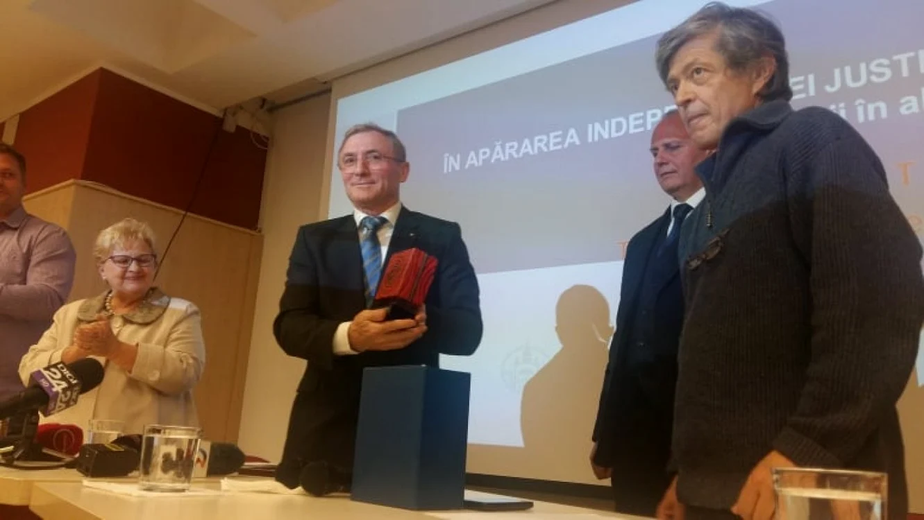 Augustin Lazăr a primit Premiul „Speranţa”, oferit de Societatea Timişoara FOTO Daniel Dancea