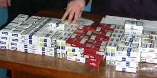 Polițiștii au confiscat țigări în valoare de 8.000 de lei.