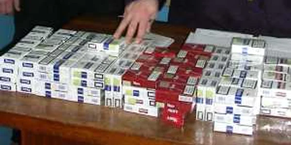 Polițiștii au confiscat țigări în valoare de 8.000 de lei.
