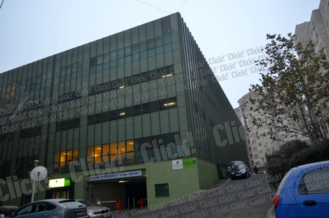 Maşina prezentatoarei a intrat în parcarea subterană a clinici