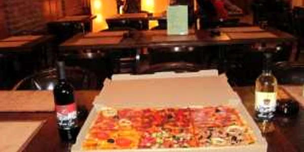 Pizza Şasă Kai face furori în Dublin Irish Pub