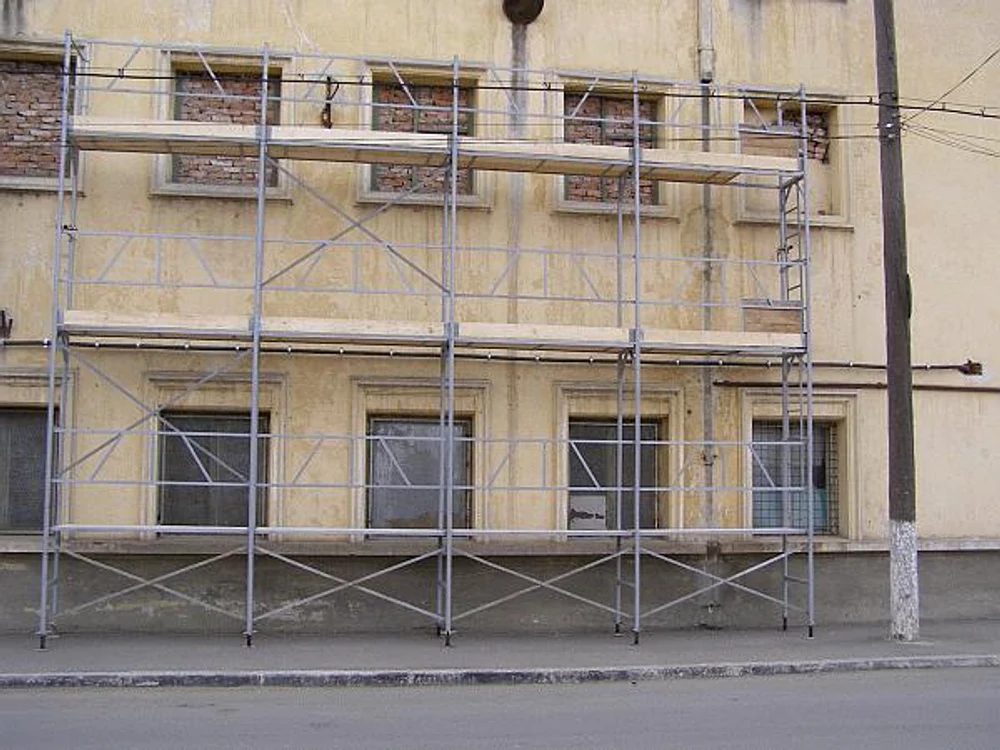 
    Nu se cunosc motivele prăbuşirii schelei  
