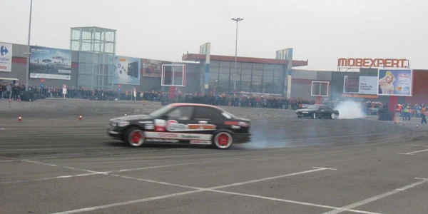 Şoferii au făcut drifturi la Iaşi