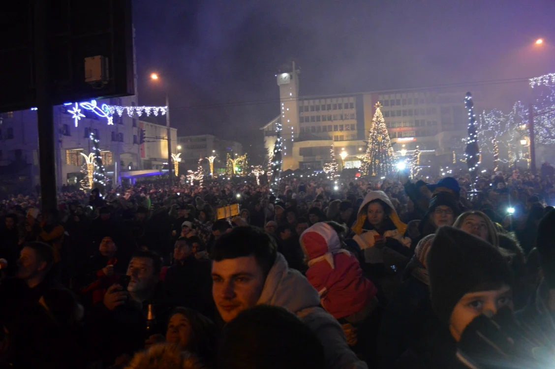 Ca în fiecare an, cei mai mulţi oameni s-au adunat în centrul oraşului