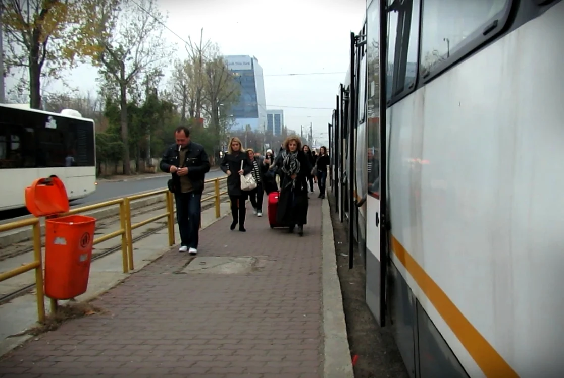 Vatmanul ar fi fost împuşcat pentru că ar fi închis uşile în faţa unui călător    FOTO Mihaela Cojocariu