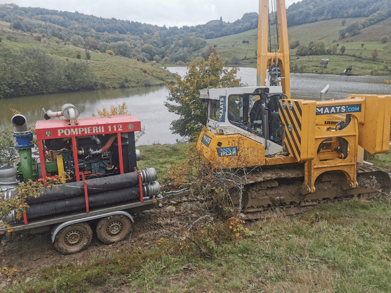 Tăul Mare de la Roșia Montană, golit de apă din cauza fisurii din dig. Peste 100 localnici au refuzat evacuarea