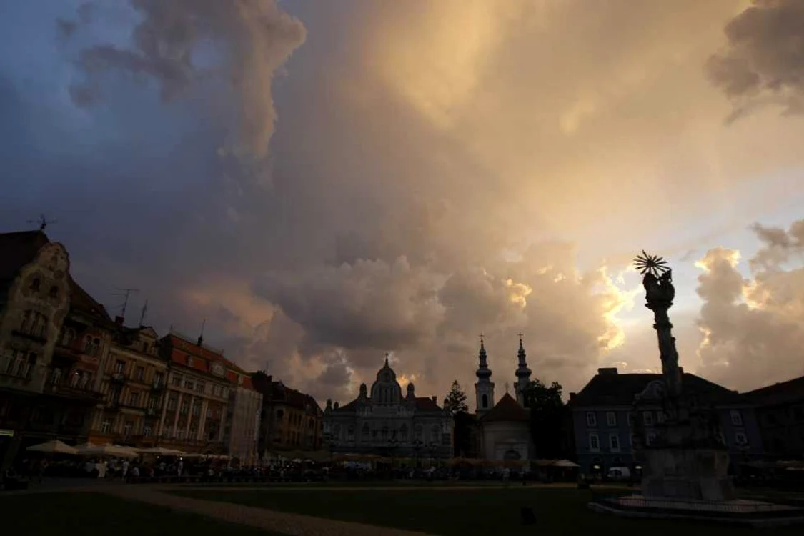 Monumentul Ciumei din Piaţa Unirii