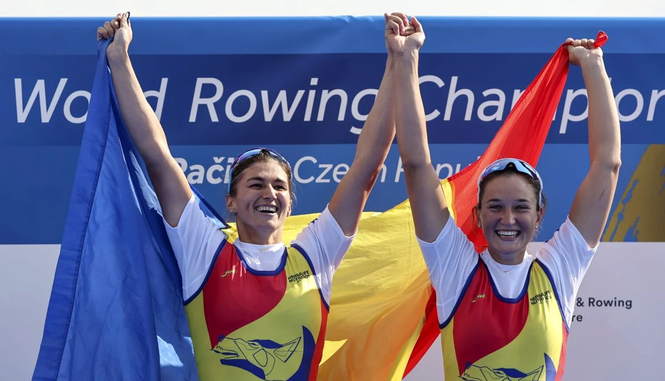 Simona Radiș și Ancuța Bodnar domină proba de dublu vâsle feminin. Foto Facebook
