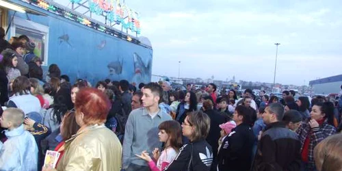 Aglomeraţia a fost mare chiar şi când cortul s-a umplut până la refuz