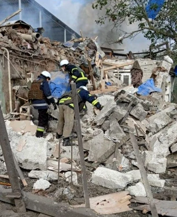 Bombardamente rusești în regiunea Harkov. Foto: Nexta TV via Twitter