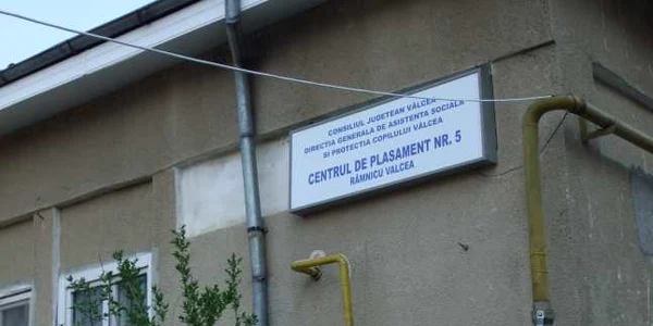 Fetiţa a stat o perioadă la un centru de plasament din Râmnic