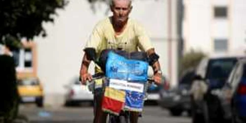 Timişoara: Un bătrân de 65 ani a făcut turul României cu bicicleta