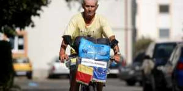 Timişoara: Un bătrân de 65 ani a făcut turul României cu bicicleta