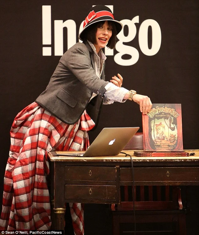 Evangeline Lilly i-a cucerit pe copii la lansarea cărţii