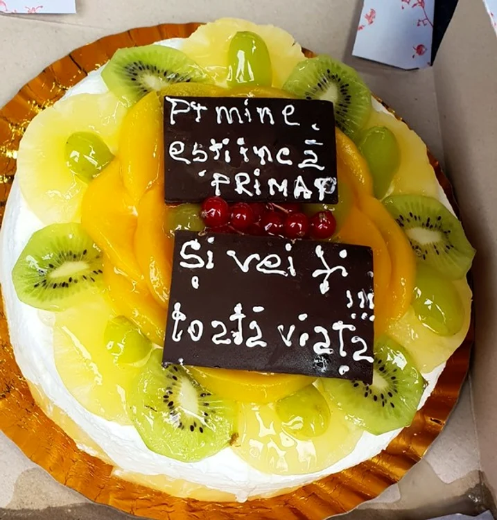 
    Mesajul de pe tortul lui Viorel Lisfoto: arhivă personală  