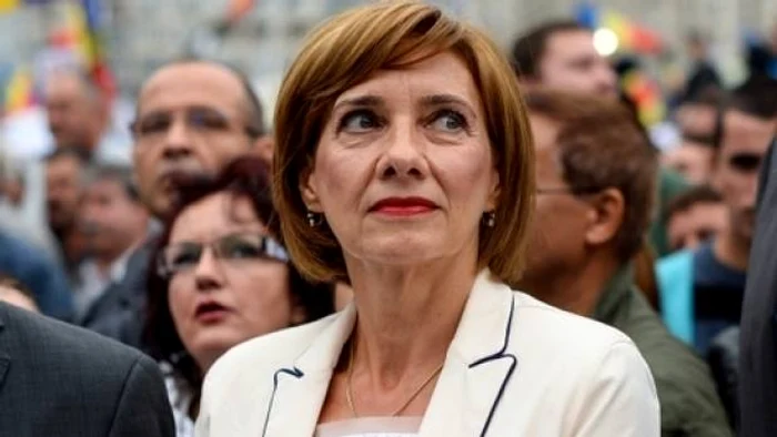 
    Carmen Iohannis şi-a adus elevii în vizită la Palatul ParlamentuluiFoto: arhivă personală  