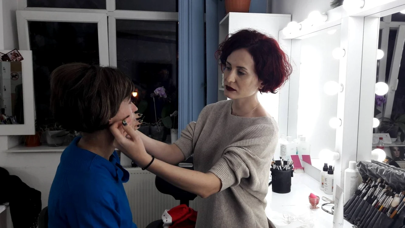 Schimbare de înfăţişare pentru femeia care trăia pe stradă