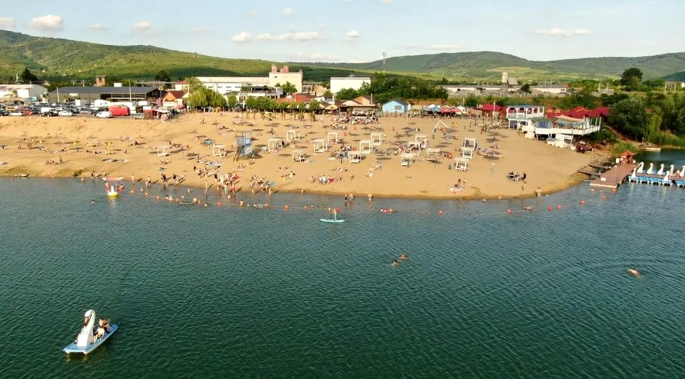 La Ghioroc este plajă de nisip FOTO CJA