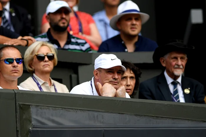 
    Daniel Dobre a fost antrenorul Simonei Halep la ediția 2019 a turneului de la WimbledonFoto: Guliver / GettyImages  