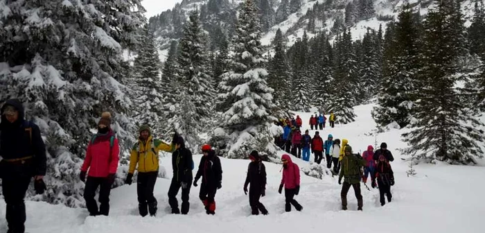 Turiştii şi alpiniştii aflaţi pe Retezat în momentul producerii avalanşei FOTO Cătălin Berenghi